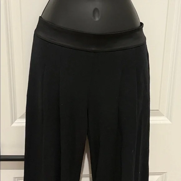Diane von Furstenberg Pleat Front Cropped Jogger Slacks - Picture 3 of 11